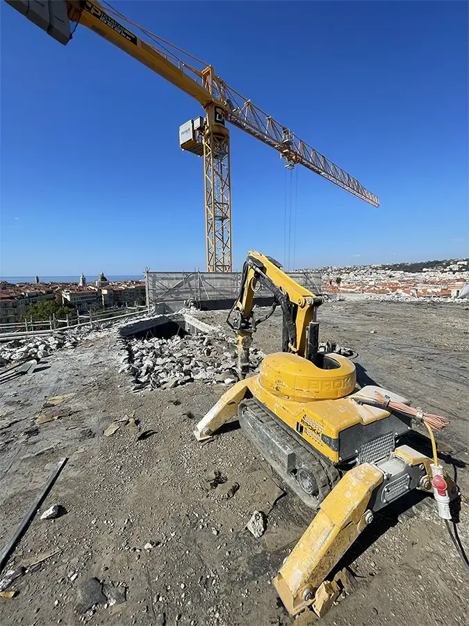 Robot de démolition Brokk 110 de MDB en intervention à Nice